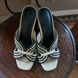 NWOT DV Dolce Vita Raffia Sandals. 7.5 med.